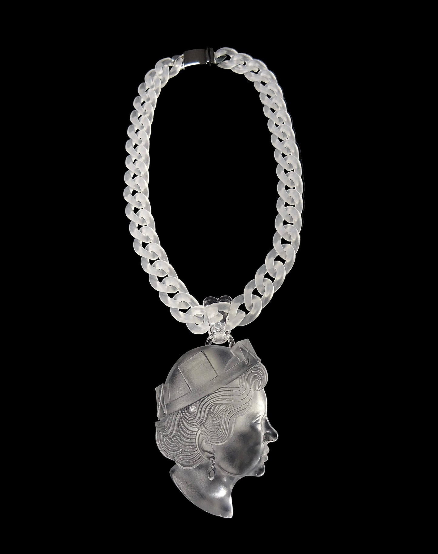 Queen Lizzy Pendant