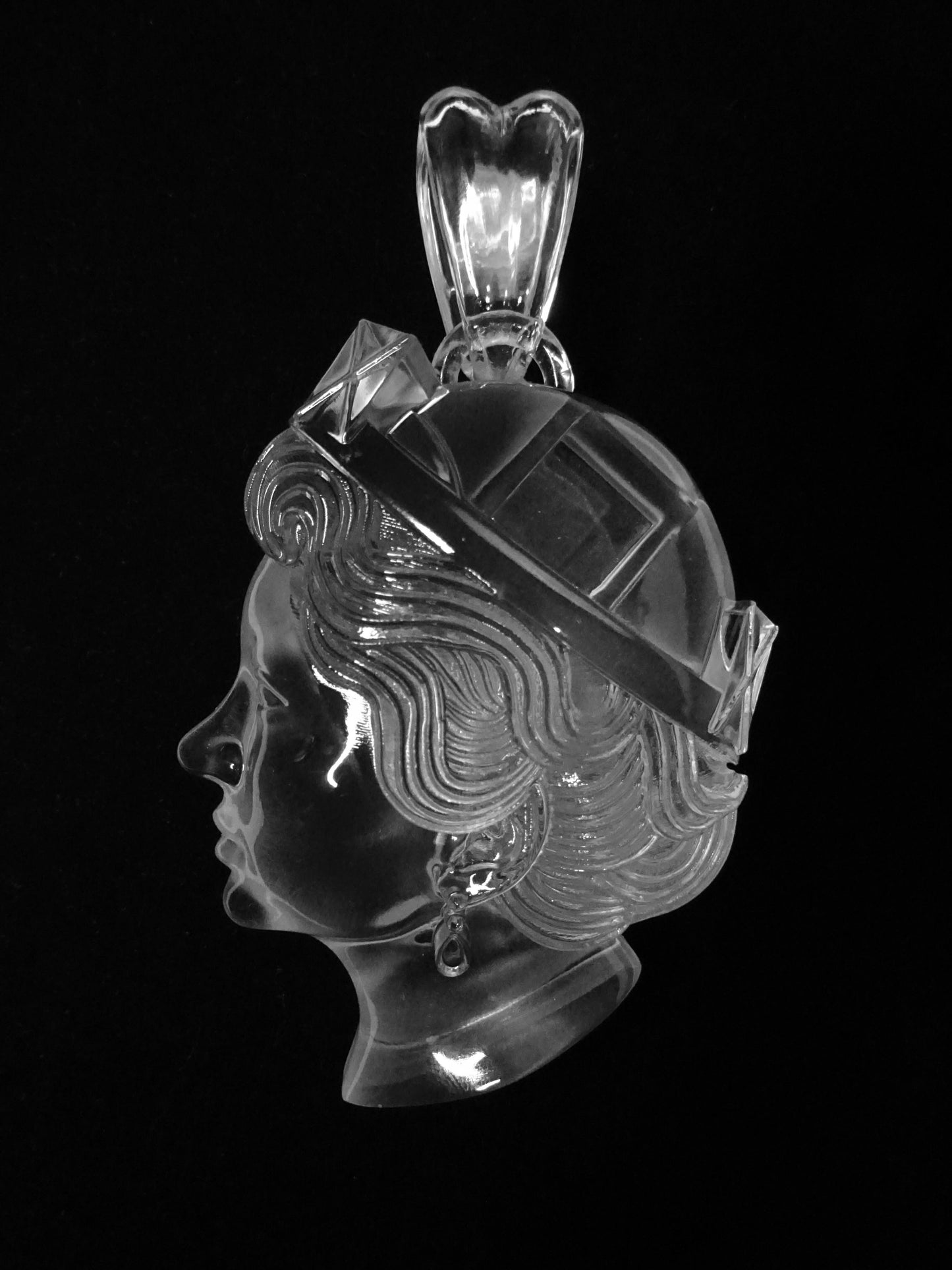 Queen Lizzy Pendant