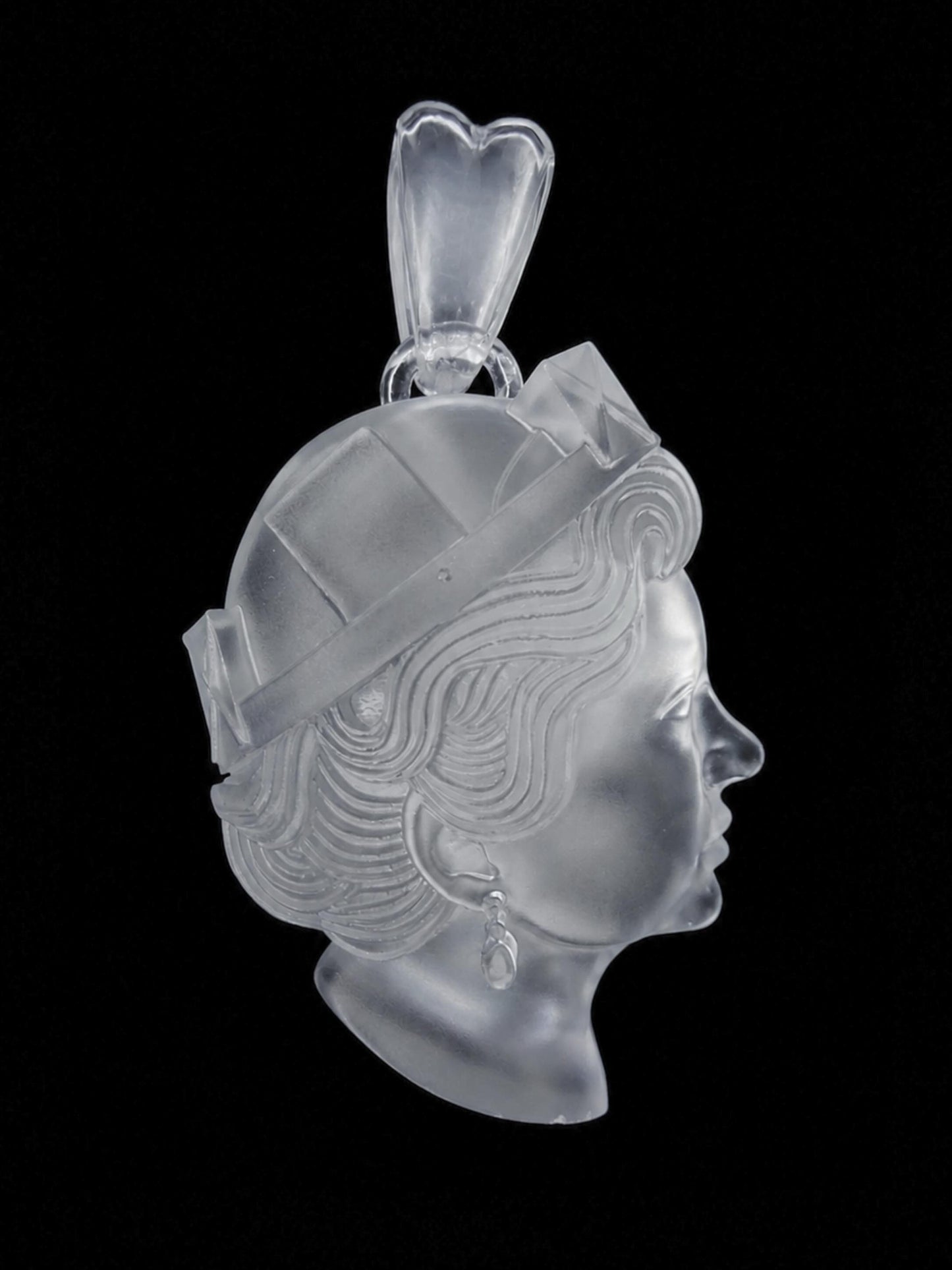 Queen Lizzy Pendant