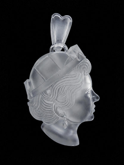 Queen Lizzy Pendant